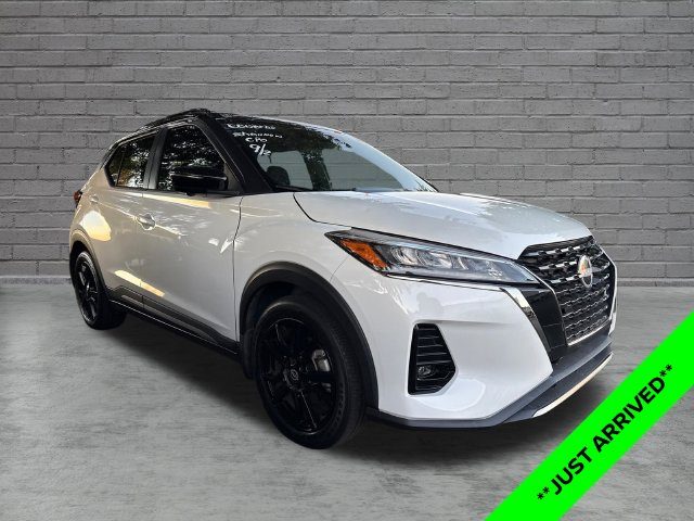 2023 Nissan Kicks SR FWD photo