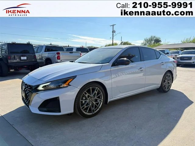 2023 Nissan Altima 2.0 SR FWD photo