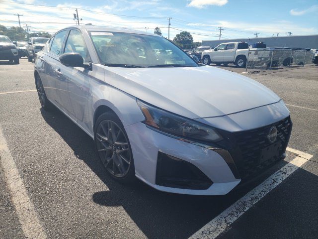 2023 Nissan Altima 2.0 SR FWD photo