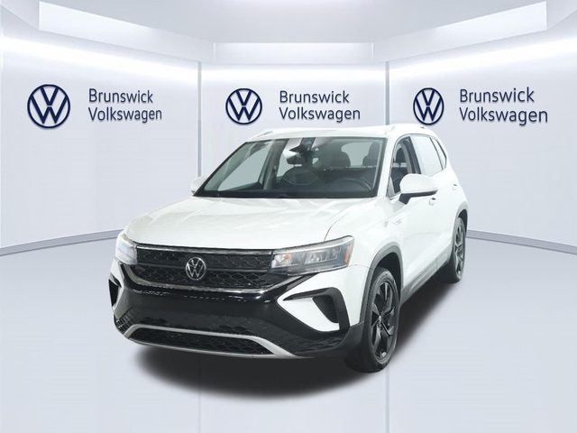 2023 Volkswagen Taos SE AWD photo