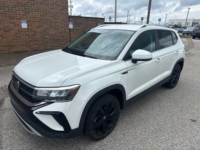 2023 Volkswagen Taos SE FWD photo