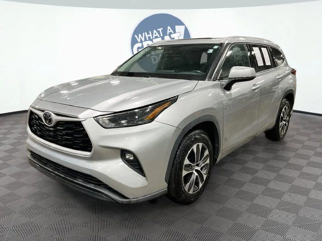 2022 Toyota Highlander XLE FWD photo
