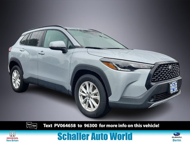 2023 Toyota Corolla Cross LE AWD photo