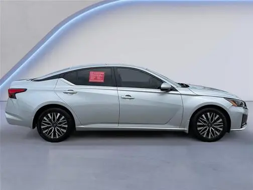 2023 Nissan Altima 2.5 SV FWD photo