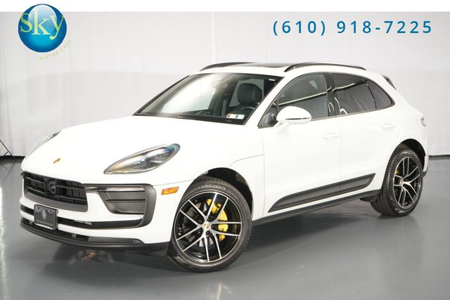 2023 Porsche Macan  AWD photo
