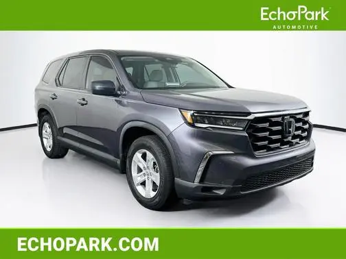 2023 Honda Pilot LX FWD photo