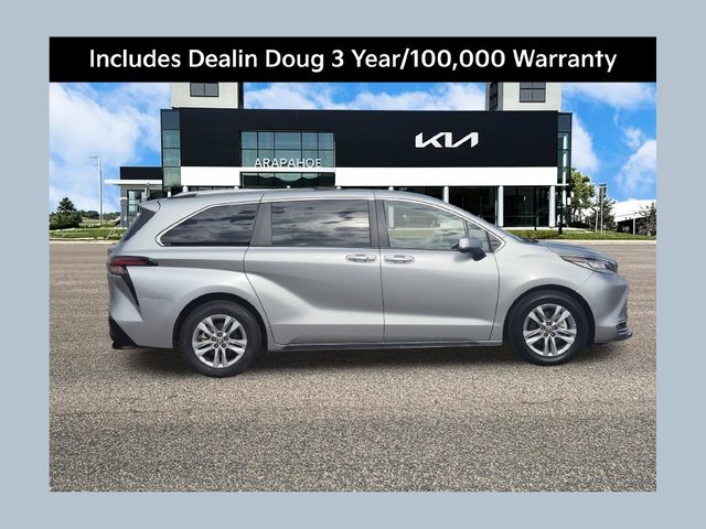2023 Toyota Sienna Limited FWD photo