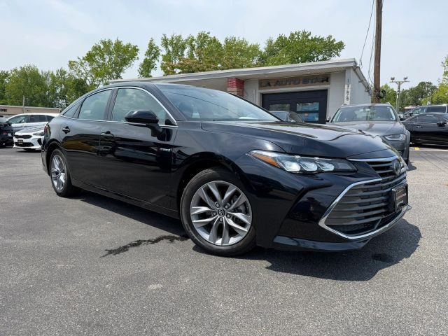 2019 Toyota Avalon Hybrid XLE FWD photo