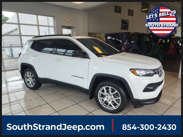 2023 Jeep Compass Latitude Lux 4WD photo