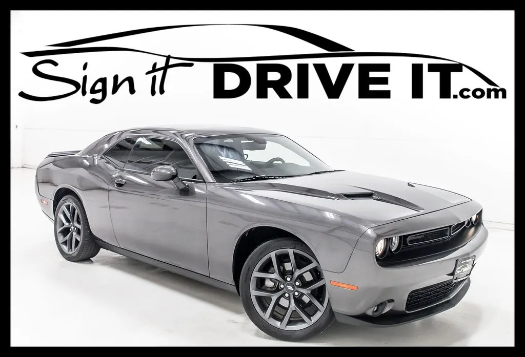 2023 Dodge Challenger SXT RWD photo