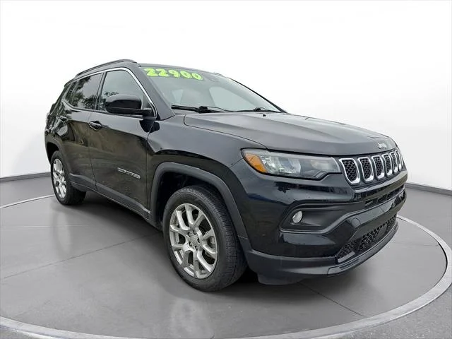 2023 Jeep Compass Latitude Lux 4WD photo