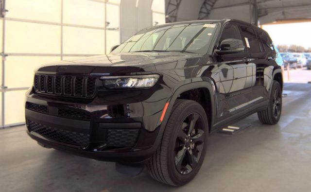 2023 Jeep Grand Cherokee L Altitude 4WD photo