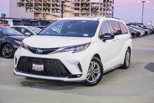 2023 Toyota Sienna XSE AWD photo