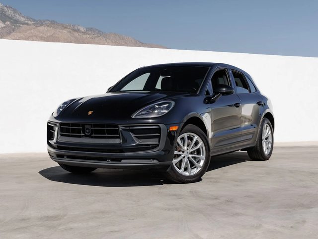 2023 Porsche Macan AWD photo