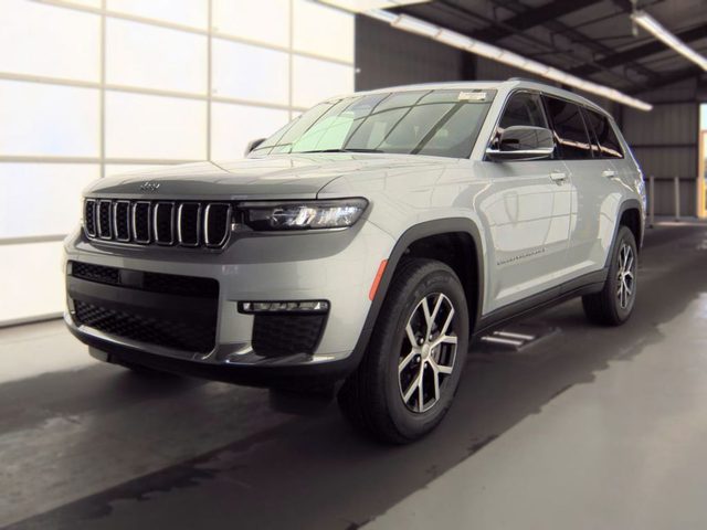 2023 Jeep Grand Cherokee L Limited 4WD photo