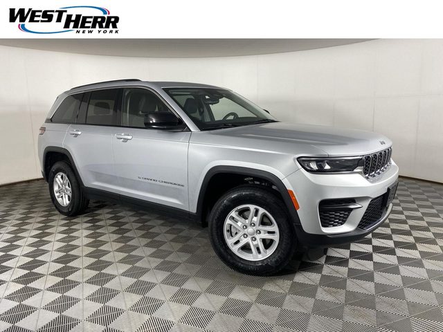 2023 Jeep Grand Cherokee Laredo 4WD photo
