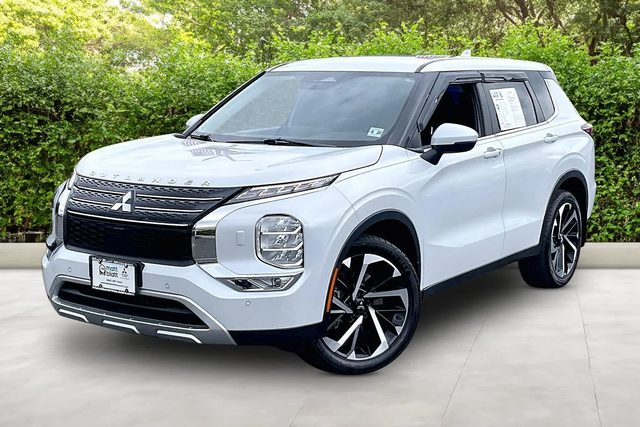 2023 Mitsubishi Outlander SE AWD photo