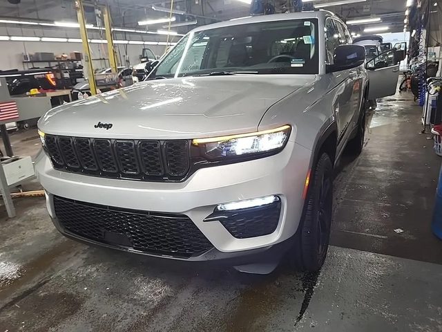 2023 Jeep Grand Cherokee Limited 4WD photo