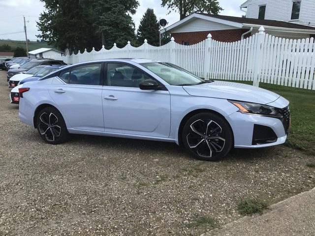 2023 Nissan Altima 2.5 SR AWD photo