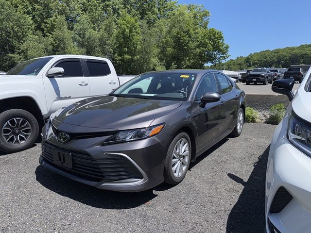 2023 Toyota Camry LE FWD photo
