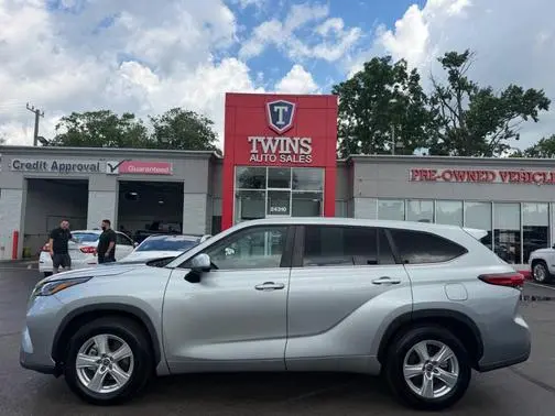 2023 Toyota Highlander L FWD photo