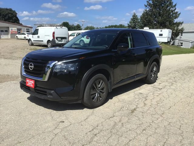 2023 Nissan Pathfinder S 4WD photo