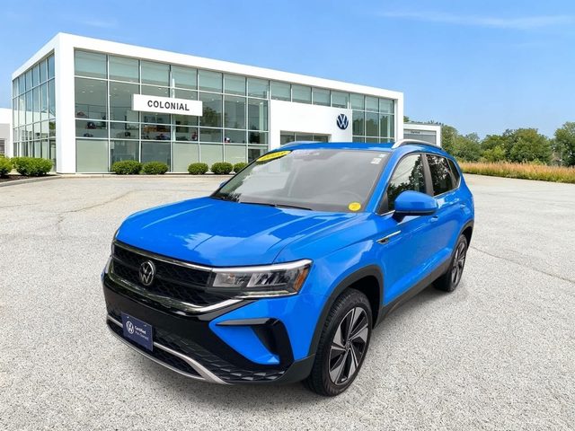 2023 Volkswagen Taos SE AWD photo