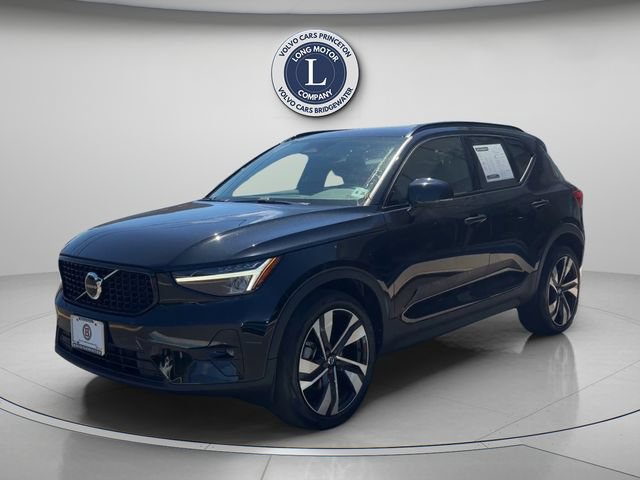 2023 Volvo XC40 Plus Dark Theme AWD photo