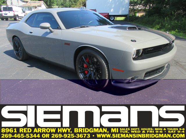 2023 Dodge Challenger R/T Scat Pack RWD photo
