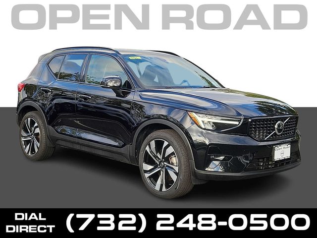 2023 Volvo XC40 Plus Dark Theme AWD photo