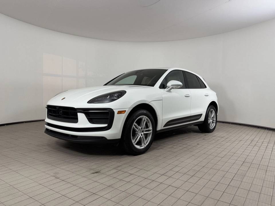 2023 Porsche Macan AWD photo
