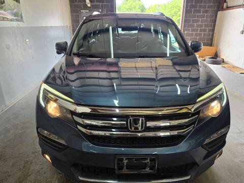 2017 Honda Pilot Touring AWD photo