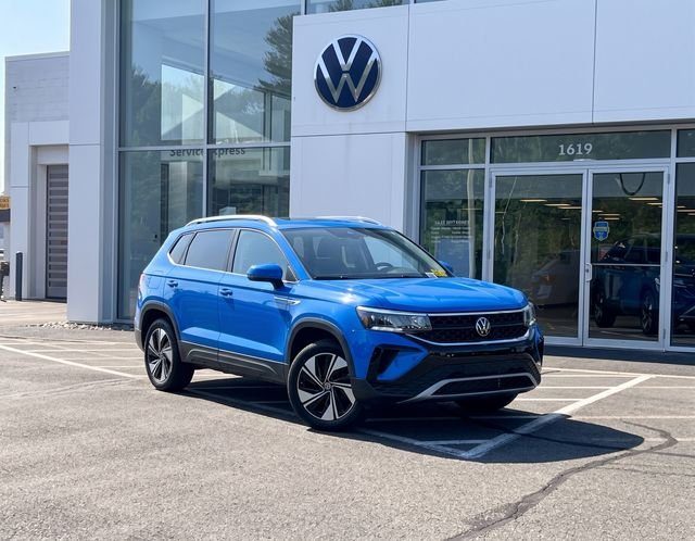 2023 Volkswagen Taos SE AWD photo