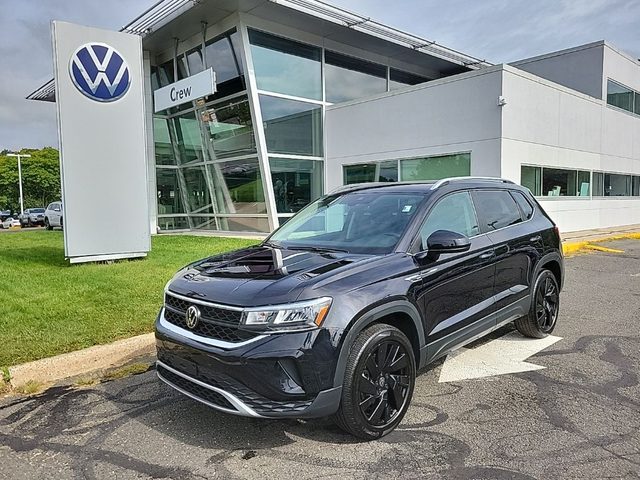2023 Volkswagen Taos SE AWD photo