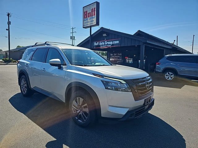 2023 Nissan Pathfinder SV 4WD photo
