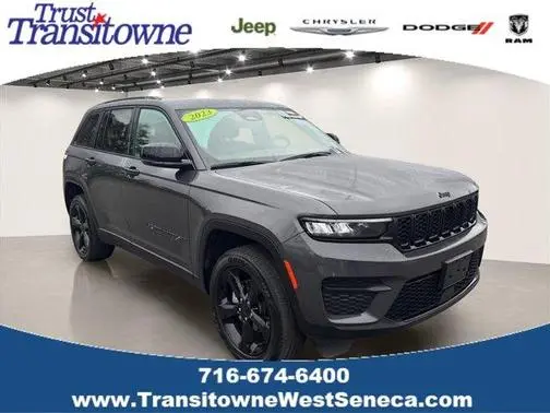 2023 Jeep Grand Cherokee Altitude 4WD photo