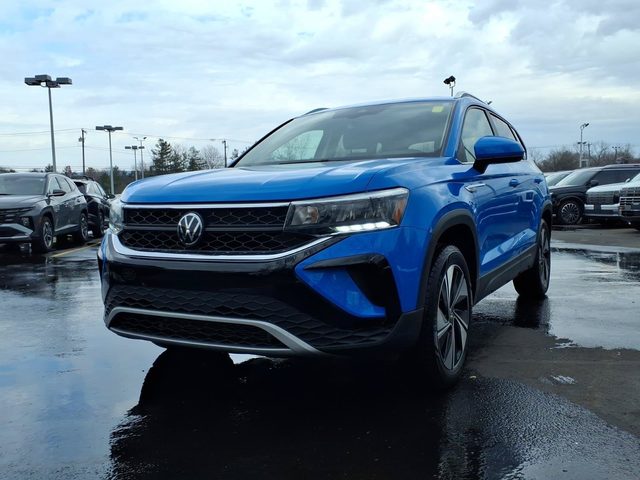 2023 Volkswagen Taos SE AWD photo