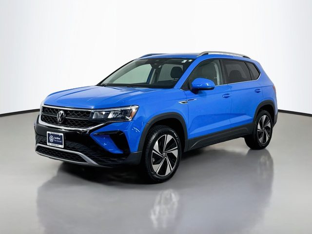 2023 Volkswagen Taos SE AWD photo