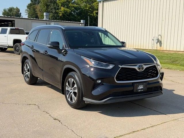 2021 Toyota Highlander XLE AWD photo