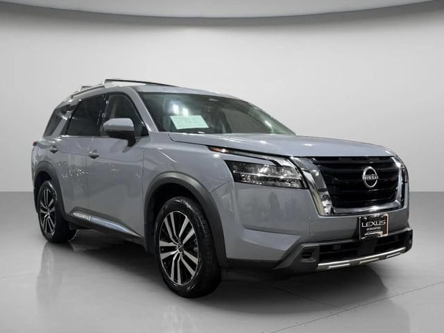 2023 Nissan Pathfinder Platinum 4WD photo