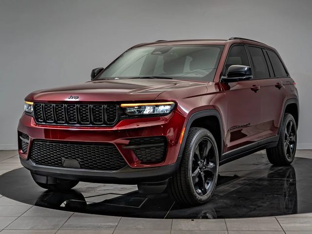 2023 Jeep Grand Cherokee Altitude RWD photo