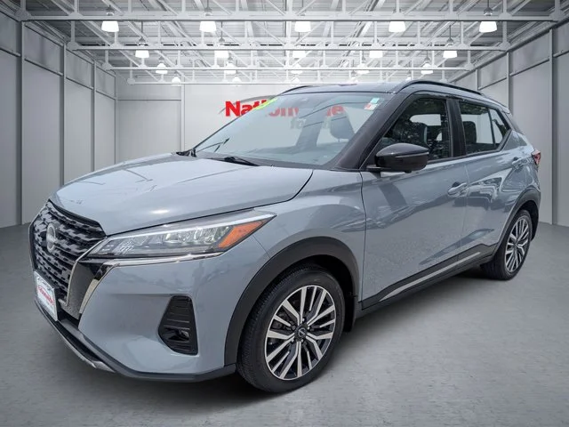 2023 Nissan Kicks SR FWD photo