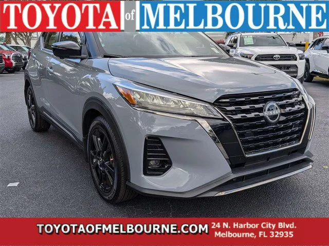 2023 Nissan Kicks SR FWD photo