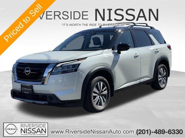 2023 Nissan Pathfinder SL 4WD photo