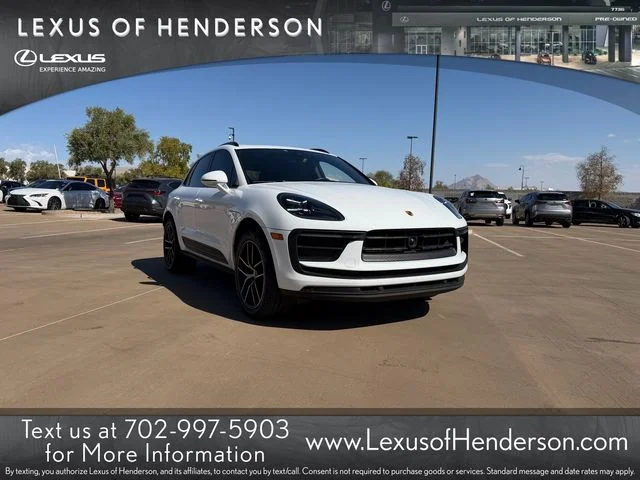 2023 Porsche Macan  AWD photo