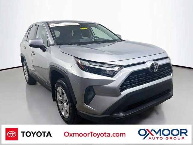 2023 Toyota RAV4 LE FWD photo