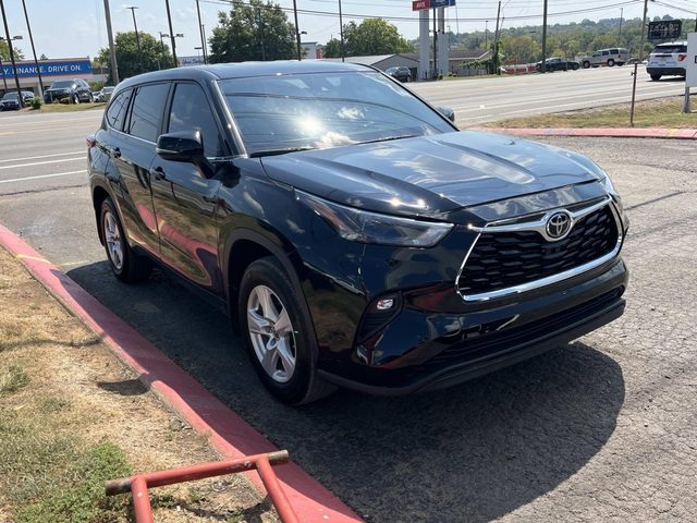 2023 Toyota Highlander LE FWD photo