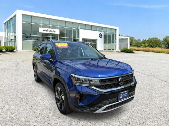 2023 Volkswagen Taos SE AWD photo
