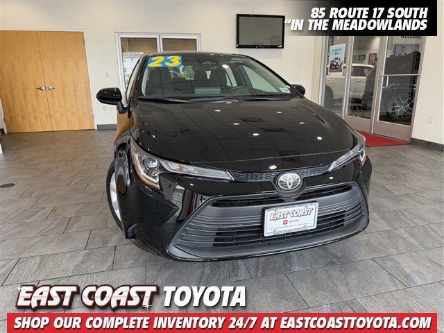 2023 Toyota Corolla LE FWD photo