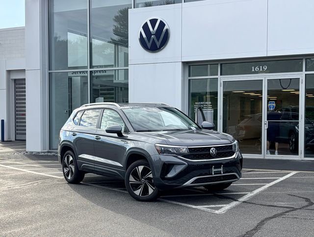 2023 Volkswagen Taos SE AWD photo